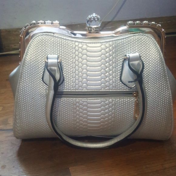 Handbag - Picture 4 of 16